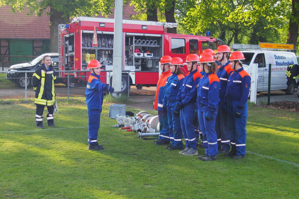 Üben Für Kreiswettbewerb - Freiwillige Feuerwehr Osterholz-Scharmbeck